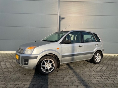 Ford Fusion 1.4-16V Ghia bouwjaar 2006 ( inruil mogelijk )