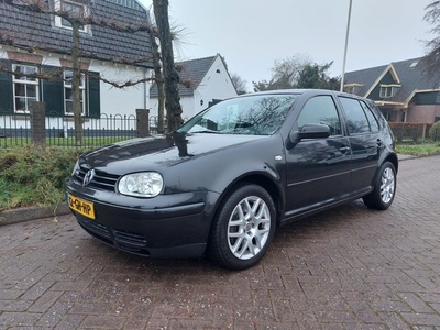 Volkswagen Golf 2.3 V5 Highline