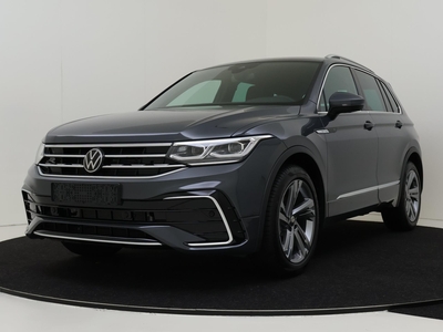 VOLKSWAGEN TIGUAN 1.5 TSI R-Line Business | Acteruitrijcamera | Zwenkbare trekhaak | LED verlichting | Adaptieve cruise control | CarPlay | Navigatie |