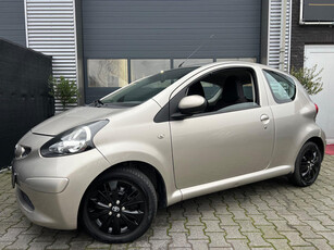 Toyota Aygo 1.0-| Beige- Metallic | Half-Leder | Uniek