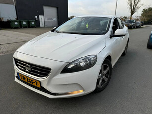 Volvo V40 1.6 D2 2012 Wit Momentum Sportvelgen