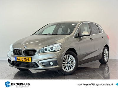 BMW 2-SERIE Active Tourer 220i Luxury | Head-up display | Stoelverwarming | Navi | PDC voor + achter