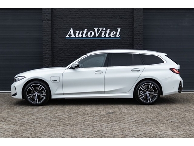 BMW 3 Serie Touring 330e M-Sport, Panodak, Sportleder, HiFi