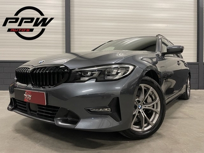 BMW 3 Serie Touring 330e Sport LEER SPORT/LIVE