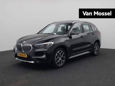 BMW X1 sDrive20i VDL Nedcar Edition | PANORAMADAK | LEDER | HEAD UP DISPLAY | STOELVERWARMING | ACHTERUITRIJCAMERA | ELEKTRISCH BEDIENBARE KOFFERKLEP | LED VERLICHTING |