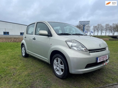 Daihatsu Sirion 2 1.0-12V Trend 5-deurs // nieuwe apk //