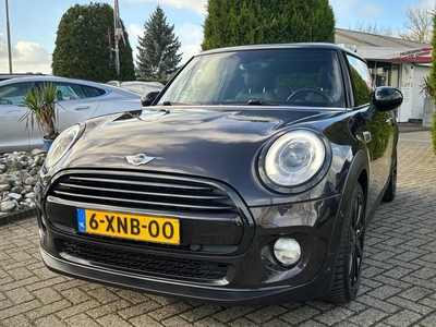 MINI Cooper 1.5D Chili 2014 Automaat Navi Pano Black Edition