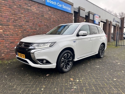 Mitsubishi Outlander 2.0 PHEV EXECUTIVE EDITION TREKHAAK PDC CAMERA