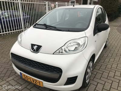 Peugeot 107 1.0-12V XR