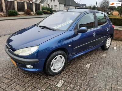 Peugeot 206 1.6-16V Gentry airco, nieuwe koppeling, nieuwe