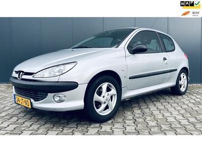 Peugeot 206 1.6-16V XS Nette auto NIEUW APK