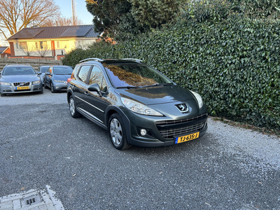 Peugeot 207 SW Outdoor 1.6 VTi | Panoramadak | Autom. Airco | Cruise Control | LMV | Trekhaak | PDC | Half Leer | APK tot 16-12-2024!