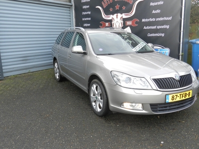 SKODA OCTAVIA Combi 1.2 TSI Elegance Bns