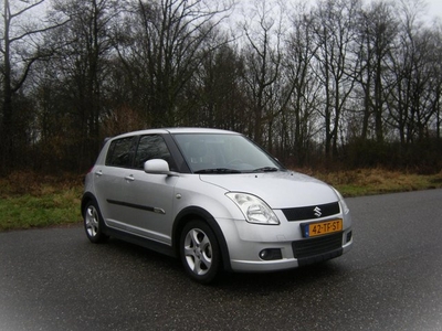 Suzuki Swift 1.3 Shogun . 5 Deurs . Airco . Sport pakket .