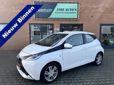 Toyota Aygo 1.0 VVT-i x-play Airco, achteruitrijcamera