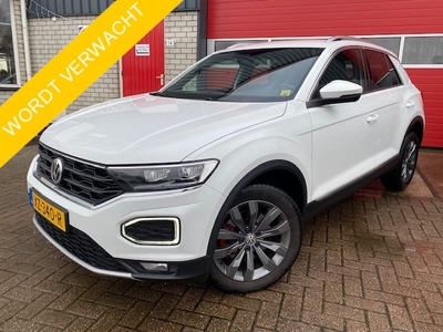 Volkswagen T-Roc 1.5 TSI 150PK Sport VIRTUAL / KEYLESS /