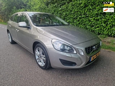 Volvo V60 1.6 T4 Momentum