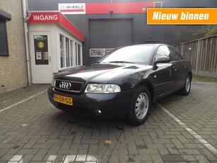 Audi A4 1.6 sedan - slechts 192DKm ( NAP ) eerste eigenaar!