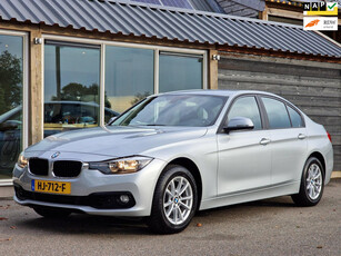 BMW 3-serie 318i Essential (NL-Auto / Climate / Cruise / Navi / 29293 KM NAP / Dealeronderhouden)