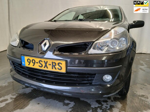 Renault Clio 1.6-16V Dynamique Luxe - Airco - Front / Achter Schade