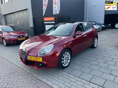 Alfa Romeo Giulietta 1.4 T Distinctive 2e Eig PanoTrekhaak