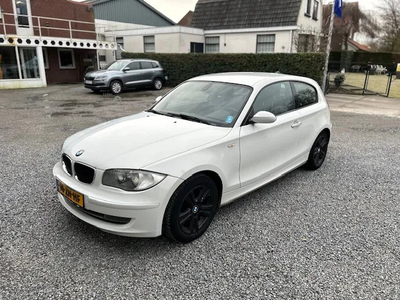 BMW 1-serie 116i Business Line MOTORLAMPJE AAN!