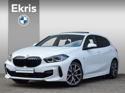 BMW 1-SERIE 5-deurs 118i | Executive / M Sportpakket Pro / Panodak / M Sportstoelen / Camera / Stuurwielverwarming / 18'' LMV