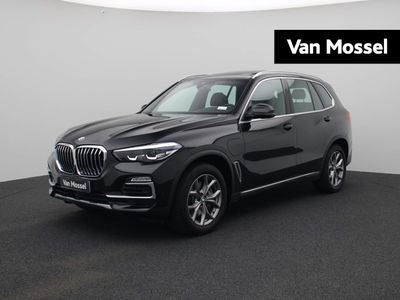 BMW X5 xDrive45e High Executive | Navi | Leder | Panorama Dak | Luchtvering | Adaptive Cruise | PDC V+A | Keyless | Camera | Harman Kardon Audio | Apple-Android Play | Comfort Access pakket | Driving Assistant Plus | Audio Media Pack | Warmtecomfort pakket |