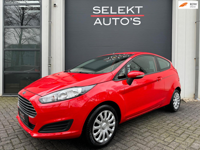 Ford Fiesta 1.0 Ambiente Airco/Stoelverwarming/AUX/USB/Elekt Ramen/Elekt Spiegels/3-Deurs/Voorruit Verwarming/CV/Apk 02-2025