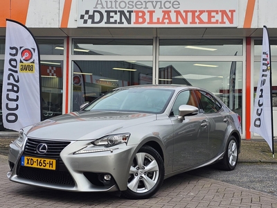 LEXUS IS-SERIE 300h BJ.12-2015 / Navi / Xenon / Half Leer / Cruise / 16