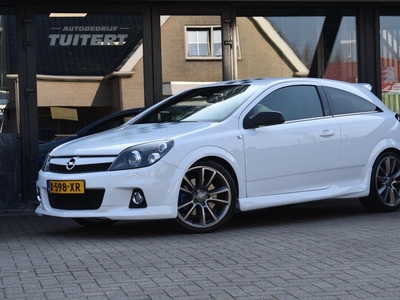 Opel ASTRA GTC 2.0 T OPC 2.0T Nürburgring edition nr 26 / 835