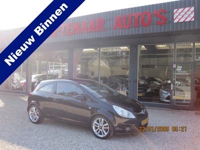 Opel Corsa 1.4-16V Cosmo zeer nette auto met trekhaak apk 17-10-2024