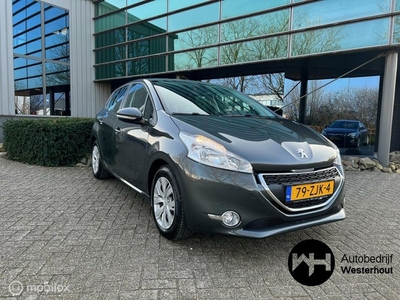 Peugeot 208 1.2 VTi Navigatie Parkeersensoren Clima Trekhaak