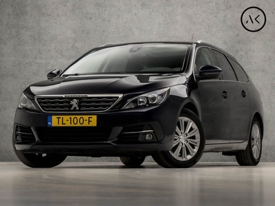 Peugeot 308 SW 1.2 PureTech Sport Deluxe Automaat (PANORAMADAK, APPLE CARPLAY, NAVIGATIE, LEDEREN SPORTSTOELEN, STOELVERWARMING, CAMERA, GETINT GLAS, CRUISE, LM VELGEN, DAKRAILS, NIEUWSTAAT)