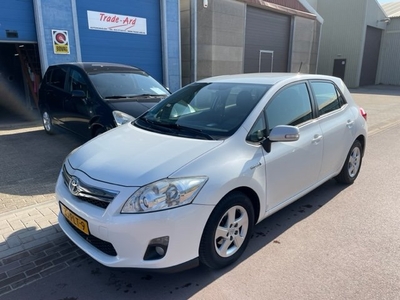 Toyota Auris 1.8 Full Hybrid Aspiration 2011 met 182.342km NAP Leuke auto met automatische airco, Keyless start, Cruise Control, etc.