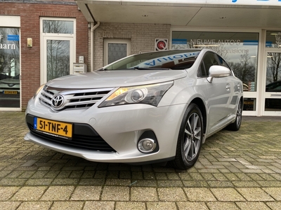 TOYOTA AVENSIS 1.8 VVTi Dynamic Business Navigatie/Achteruitrijcamera/Cruise controle/Stoelverwarming/Afneembare trekhaak/Leder Alcantara bekleding/Multifunctioneel stuur