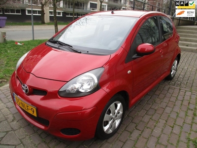 Toyota Aygo 1.0-12V Aspiration Red//2E EIGENAAARS AUTO//ORG KM MET AUTOPAS ERBIJ/