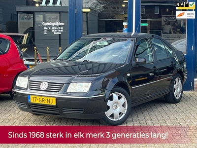 Volkswagen Bora 1.6-16V Highline! Airco ECC l Cruise l Trekhaak l LM velgen l Elek pakket l Centraal afstand! Topstaat!