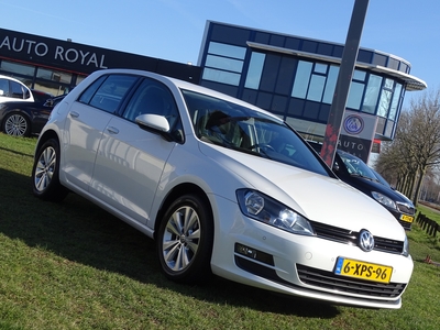 VOLKSWAGEN GOLF 1.4 TSi 5-deurs Comfortline - Automaat DSG, Airco electronic climate control, Cruise control, Parkeersensoren voor en achter, Wit Perelmoer