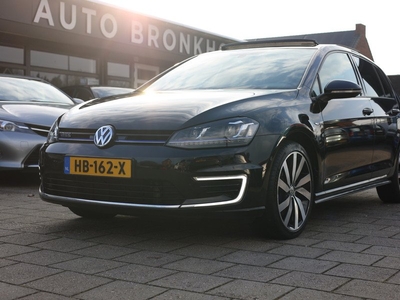 Volkswagen Golf 1.4 TSI GTE | PANO | LEDER | NAVI | TREKHAAK