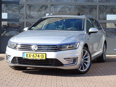 Volkswagen Passat Variant 1.4 TSI GTE Connected Series Plus | Panaromadak | Digitale cockpit | Adaptive cruise | Camera |