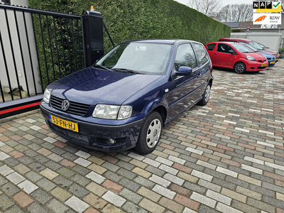 Volkswagen Polo 1.4 Trendline 2000 AUTOMAAT Lage Km