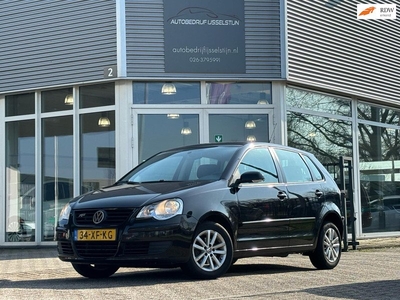 Volkswagen Polo 1.6-16V 5 Drs / Airco / Cruise Control / Lm Velgen.