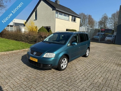 Volkswagen Touran 2.0-16V FSI Highline