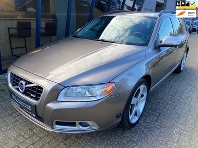 Volvo V70 2.5FT R-Design 230PK LEER / XENON / TREKHAAK