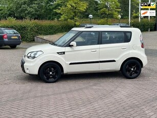 Kia Soul 1.6 X-tra,bj.2011,kleur:creme,climate,sportvelgen,airco,APK tot 02/2025, NAP met 231289 km.navigatie,5 deurs,zeer netjes.