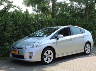 Toyota Prius 1.8 Aspiration *HUD *Camera *Navi *Dealer onderhouden !