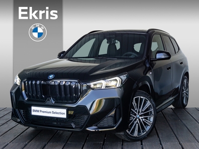 BMW IX1 xDrive30 High Executive M Sportpakket / BMW Head-Up Display / Glazen panoramadak / Trekhaak - Spring Sale