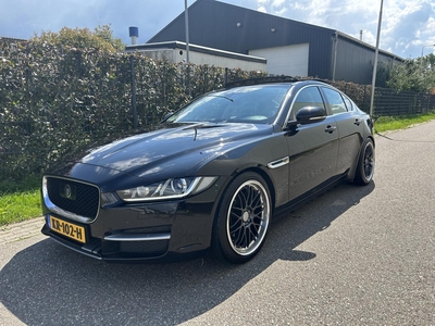 Jaguar XE 2.0 D Portfolio / AUTOMAAT / LEER / PANORAMADAK / NAVI, sedan, bj 2016