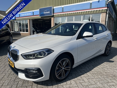 BMW 1-SERIE 118iA Business Edition Executive Sport Line | Live Cockpit Prof. | Sportstoelen | Adaptive LED | Apple Carplay/Android Auto wireless | 17